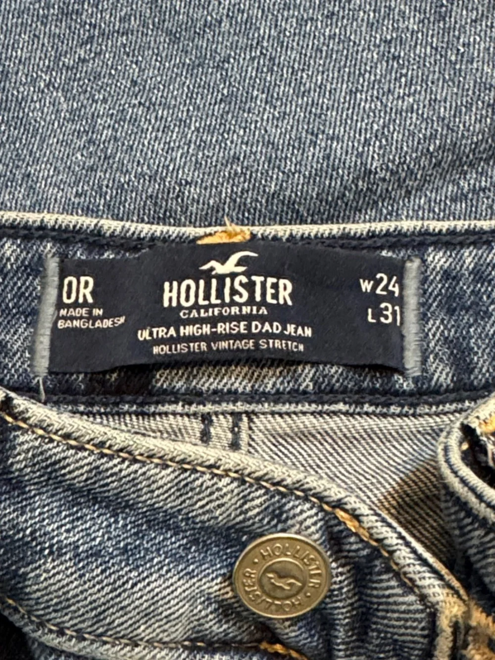 Hollister Ultra High-Rise Wide-Leg Dad Jeans in Medium Blue Wash Size 24X31
